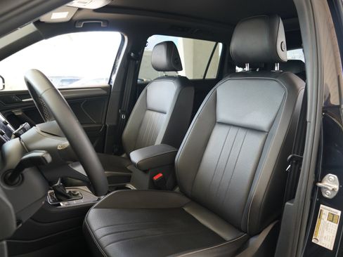 Certified 2023 Volkswagen Tiguan SE R-Line FWD image 11
