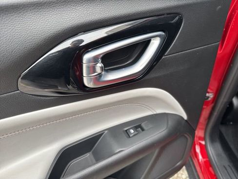 Used 2025 Jeep Compass Limited image 23