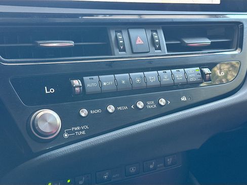 Used 2024 Lexus ES 350 F Sport w/ Accessory Package (Z2) FWD image 16