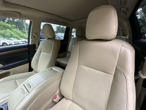 Used 2017 Toyota Highlander Limited Platinum AWD/4WD image 16