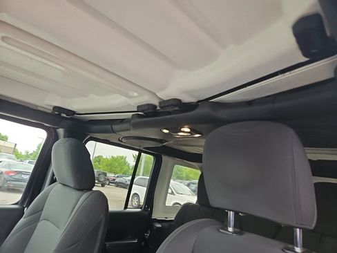 Used 2022 Jeep Wrangler Unlimited Sport AWD/4WD image 16