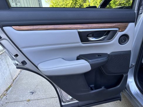 Used 2020 Honda CR-V Touring image 11