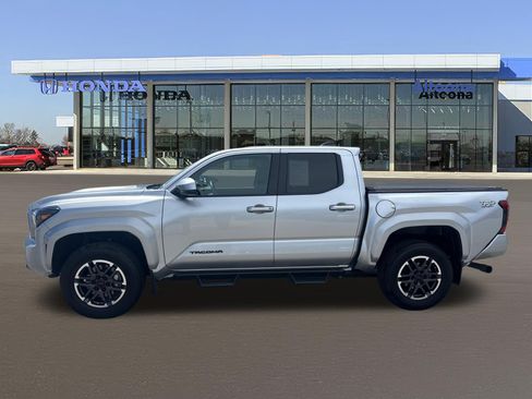 Used 2024 Toyota Tacoma TRD Sport AWD/4WD image 2