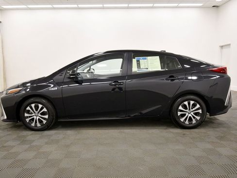 Used 2022 Toyota Prius Prime XLE FWD image 4