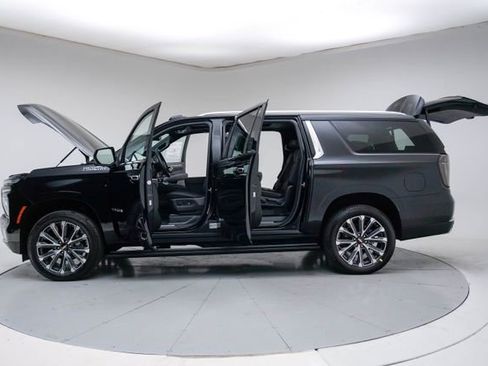 New 2026 Chevrolet Suburban High Country image 19