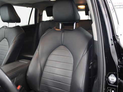 Used 2021 Toyota Highlander XLE image 18