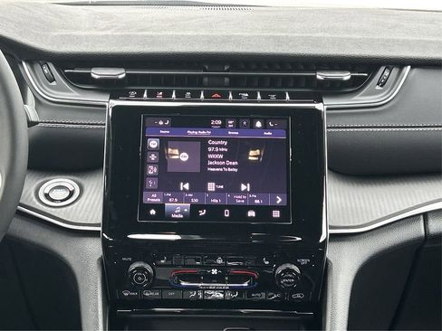 New 2025 Jeep Grand Cherokee L Altitude image 19