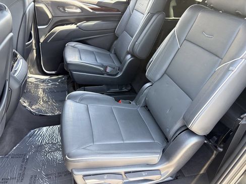 Certified 2022 Cadillac Escalade ESV Premium Luxury AWD/4WD image 18