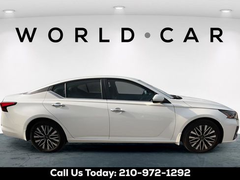 Used 2024 Nissan Altima 2.5 SV w/ SV Premium Package FWD image 8