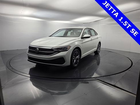 Used 2023 Volkswagen Jetta SE image 4