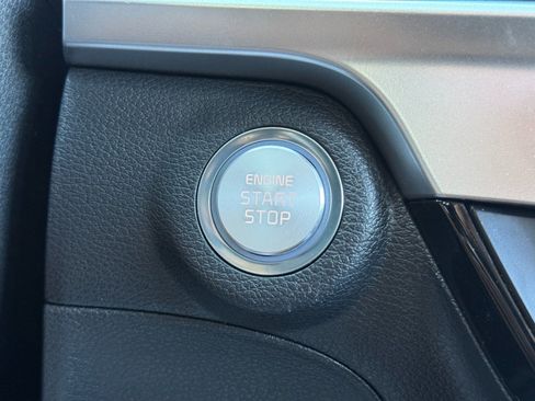 Used 2025 Kia Telluride EX w/ EX Captain's Chair Package AWD/4WD image 23