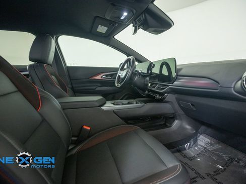 Used 2024 Chevrolet Equinox EV RS FWD image 39