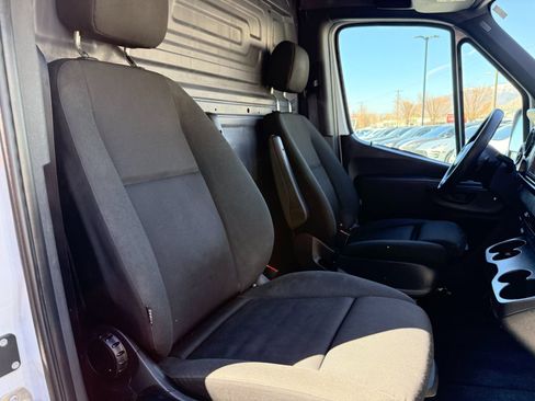 Used 2019 Mercedes-Benz Sprinter 170 Cargo image 15