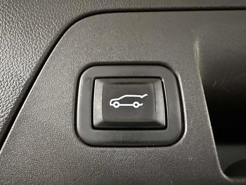 Certified 2022 Buick Envision Essence w/ Technology Package II AWD/4WD image 13