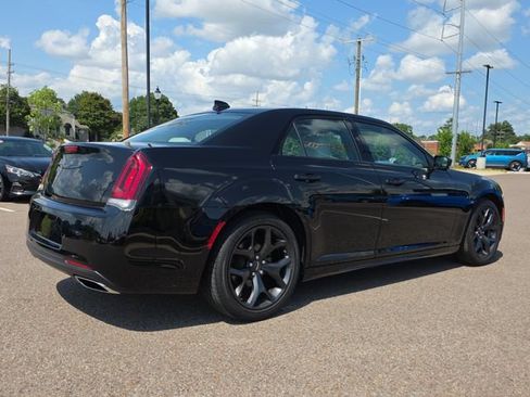 Used 2022 Chrysler 300 Touring L RWD image 3