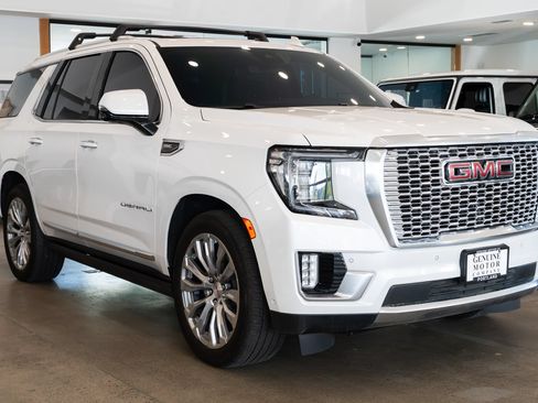 Used 2024 GMC Yukon Denali w/ Denali Reserve Package AWD/4WD image 3