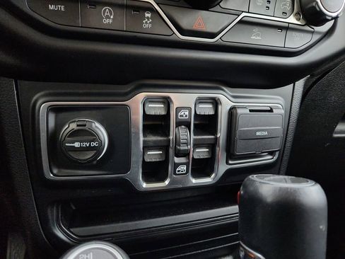 Used 2021 Jeep Gladiator Overland w/ Uconnect 4C Nav & Sound Group image 13