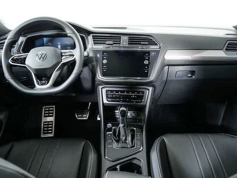 Certified 2022 Volkswagen Tiguan SE R-Line image 21