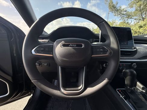 Used 2025 Jeep Compass Latitude AWD/4WD image 15