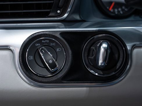 Used 2019 Porsche 911 Carrera RWD image 61