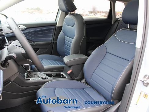 New 2026 Volkswagen Taos SEL AWD/4WD image 8