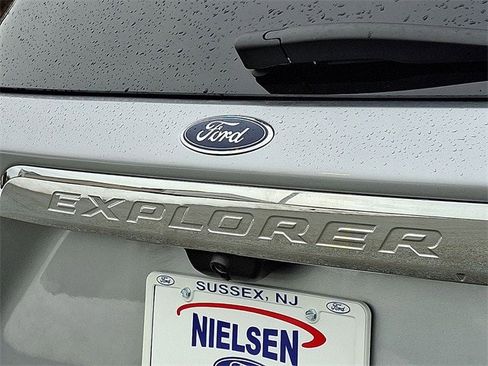 Certified 2022 Ford Explorer Limited w/ Equipment Group 301A image 24