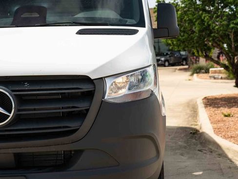 Used 2025 Mercedes-Benz Sprinter 2500 image 7