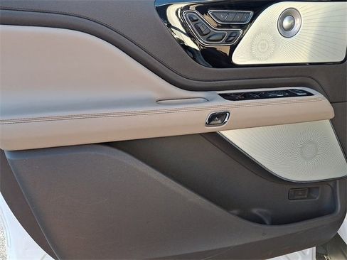Used 2022 Lincoln Aviator Reserve w/ Equipment Group 201A image 12