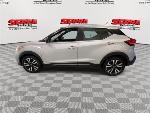 Used 2019 Nissan Kicks SR image 6