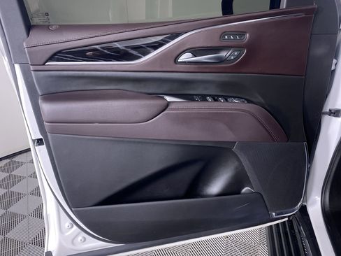 Certified 2023 Cadillac Escalade ESV V image 13