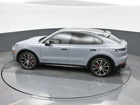 Certified 2025 Porsche Cayenne GTS AWD/4WD image 27