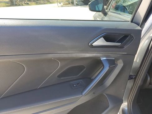 Used 2023 Volkswagen Tiguan SE image 9