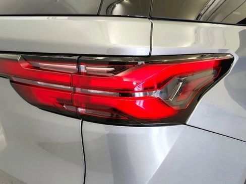 Used 2023 Chevrolet Traverse LT FWD image 33