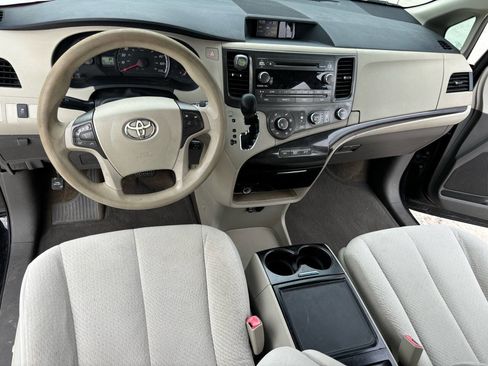 Used 2012 Toyota Sienna LE image 15