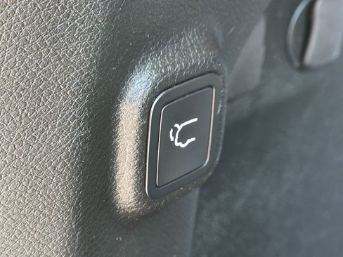 Used 2020 Jeep Cherokee Limited image 23