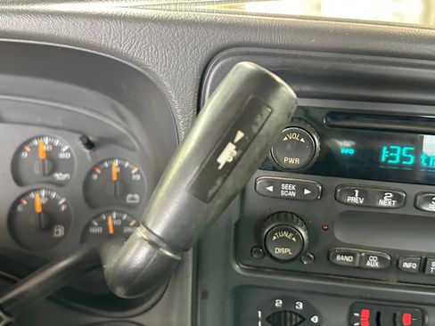Used 2004 GMC Sierra 2500 2WD Crew Cab HD image 26