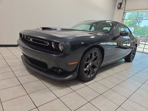 Used 2019 Dodge Challenger R/T RWD image 7
