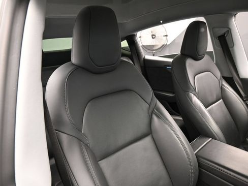 Used 2026 Tesla Model Y 2WD image 34