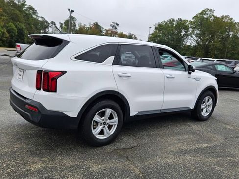 Used 2023 Kia Sorento LX image 14