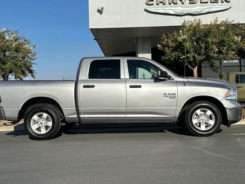 Used 2022 RAM 1500 Classic SLT image 3