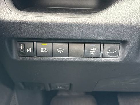 Used 2020 Toyota RAV4 XLE Premium AWD/4WD image 32