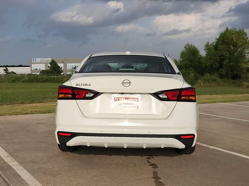 Used 2025 Nissan Altima 2.5 SV FWD image 6