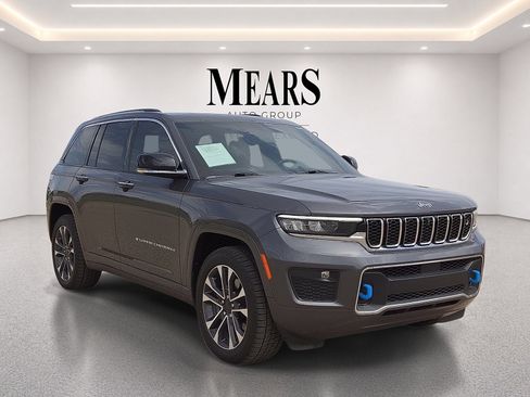 Used 2023 Jeep Grand Cherokee Overland w/ Advanced Protech Group III AWD/4WD image 7