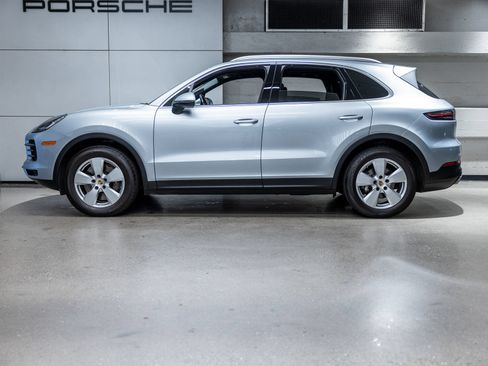 Certified 2023 Porsche Cayenne w/ Premium Package AWD/4WD image 2
