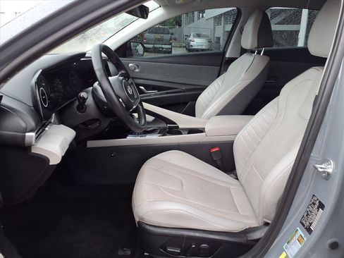 Used 2022 Hyundai Elantra Limited image 21