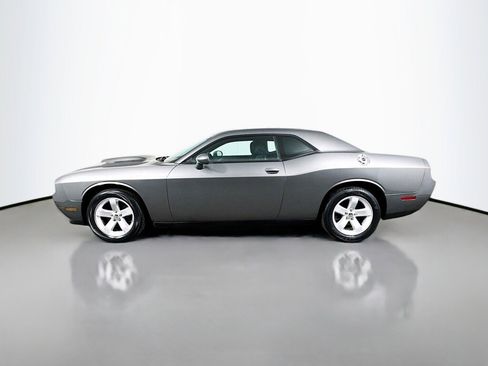 Used 2011 Dodge Challenger SE image 2