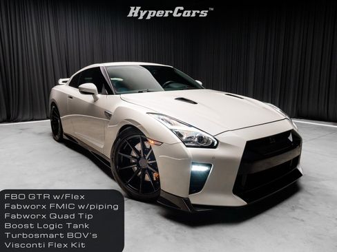 Used 2020 Nissan GT-R Premium image 1
