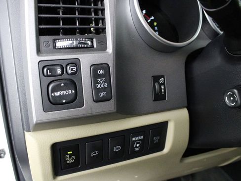 Used 2012 Toyota Sequoia Platinum image 22