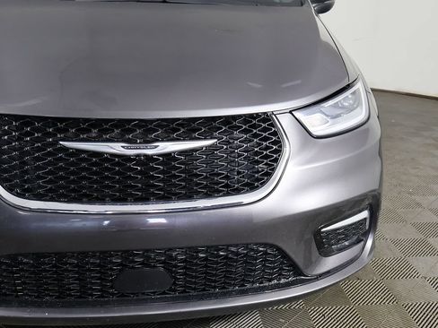 Used 2023 Chrysler Pacifica Touring-L FWD image 14