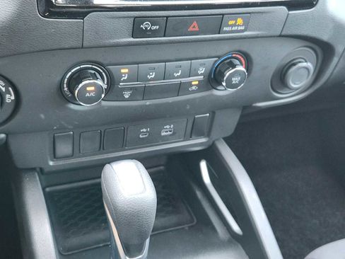 Used 2024 Nissan Frontier SV AWD/4WD image 19